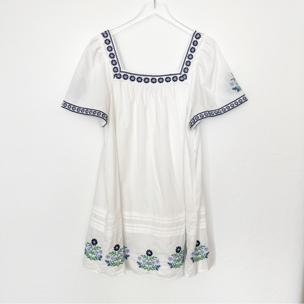 Draper James Embroidered White dress with blue floral Pattern Size Medium - Picture 3 of 14